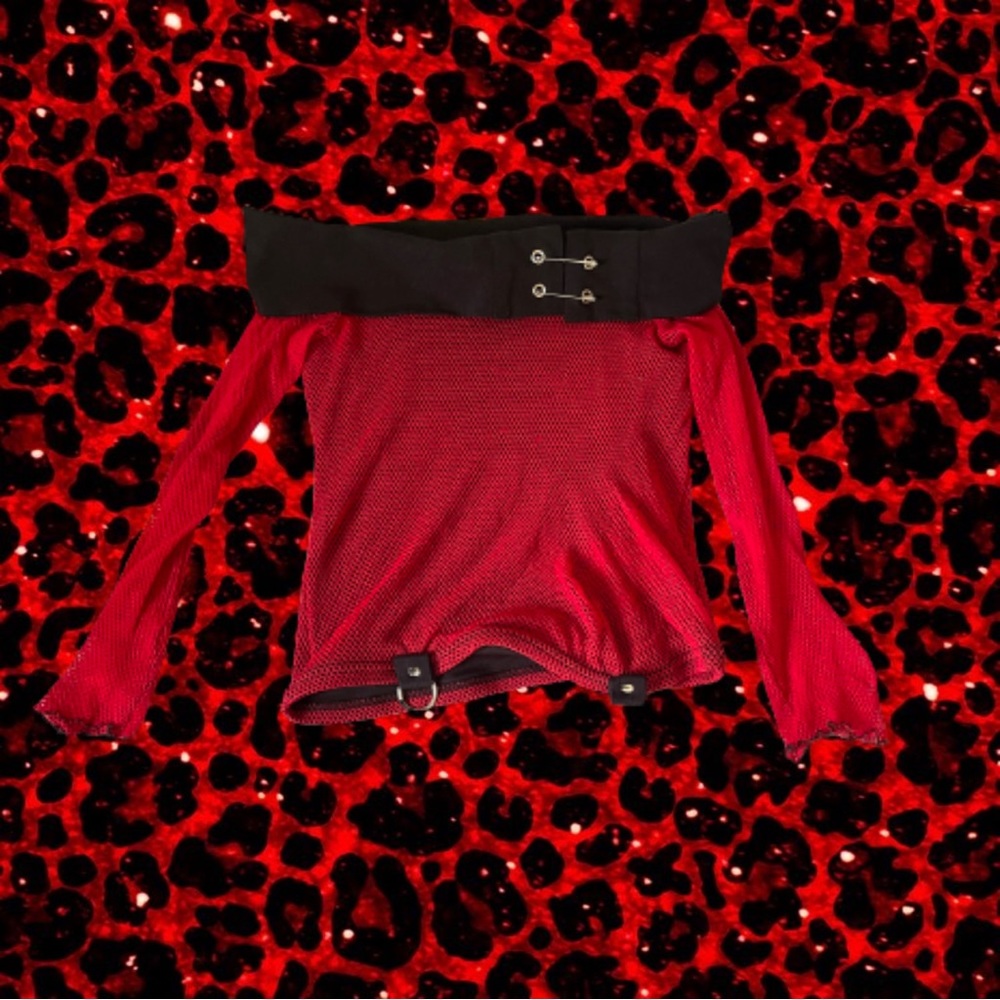 lip service off the shoulders, saftey pin top!